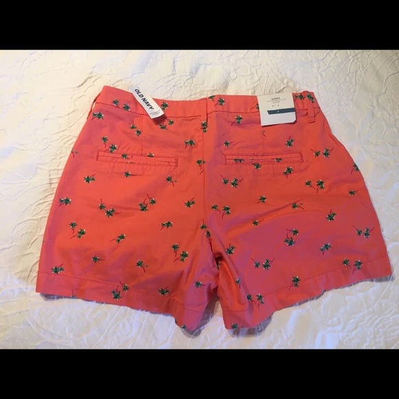 Old navy shorts - Picture 2 of 2